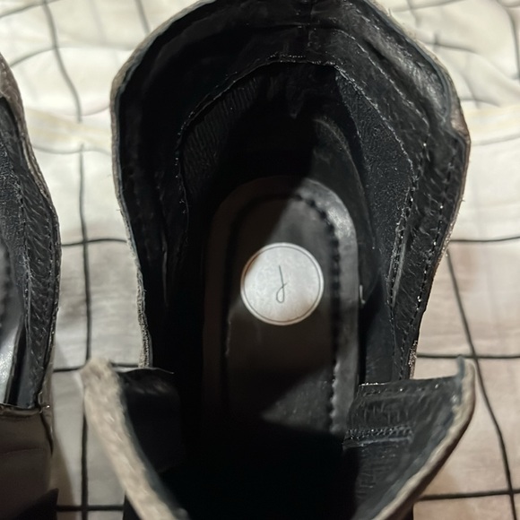 JOURNEE LEATHER COLOR BLOCK ANKLE BOOTS - Picture 8 of 9